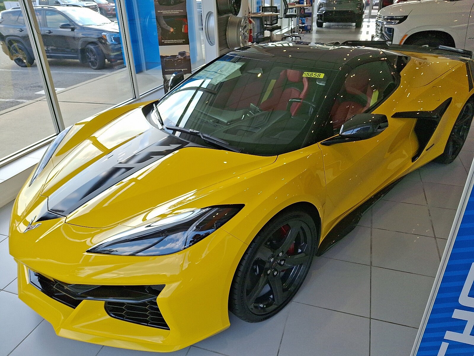 2025 Chevrolet Corvette E-Ray 3LZ Convertible photo 2