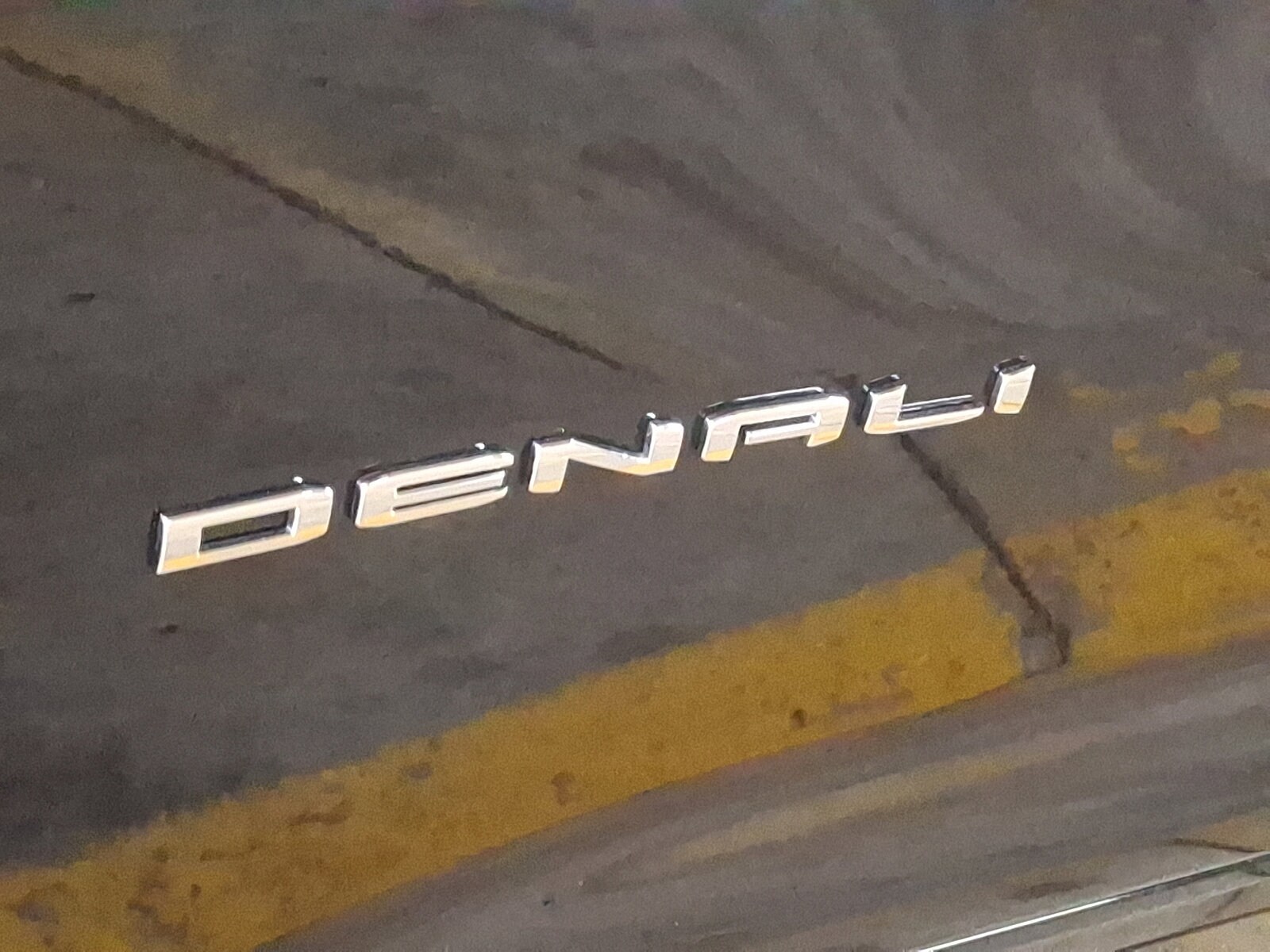 2025 Gmc Acadia Denali photo 2
