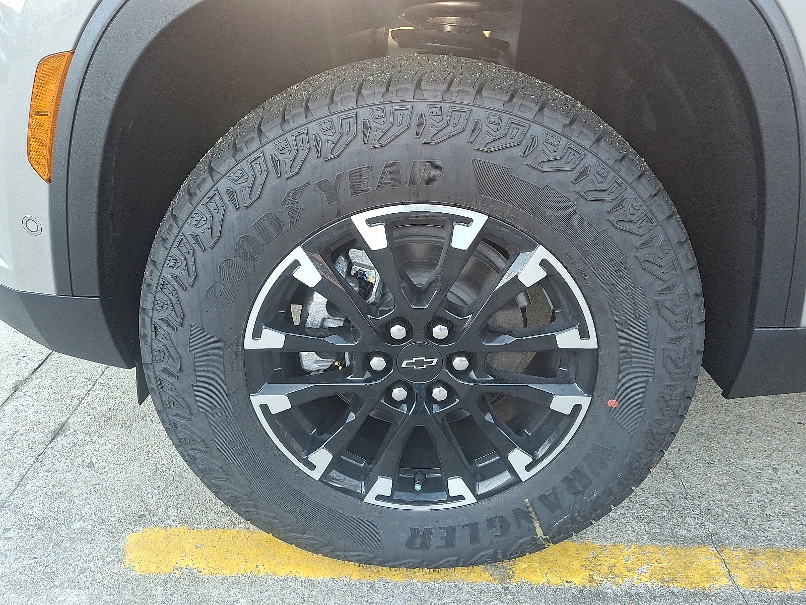 View vehicle photo 5