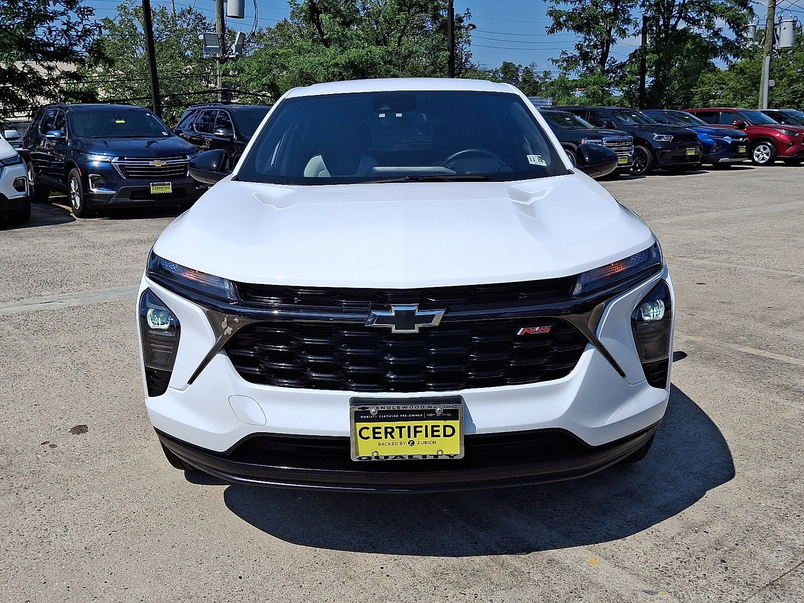 2024 Chevrolet Trax photo 2