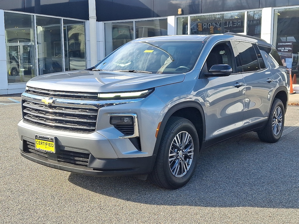 Used 2025 Chevrolet Traverse LT SUV