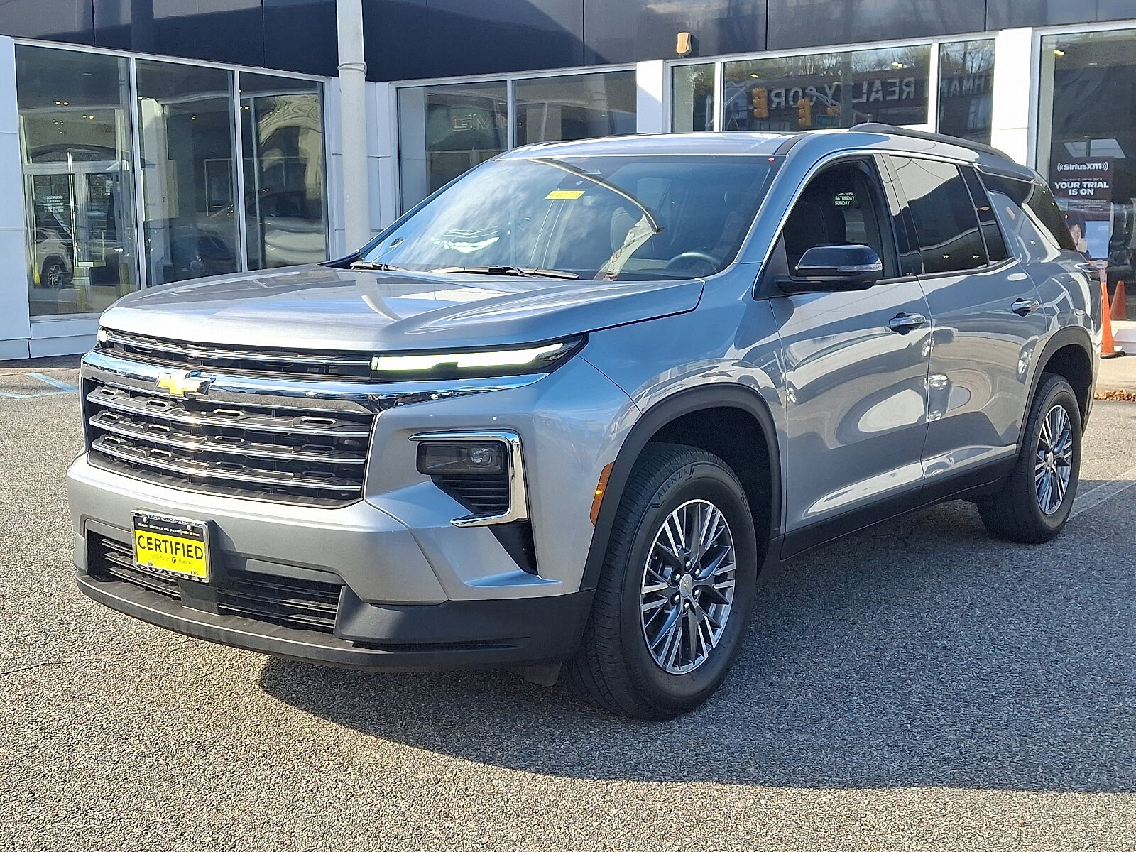 2025 Chevrolet Traverse photo 3