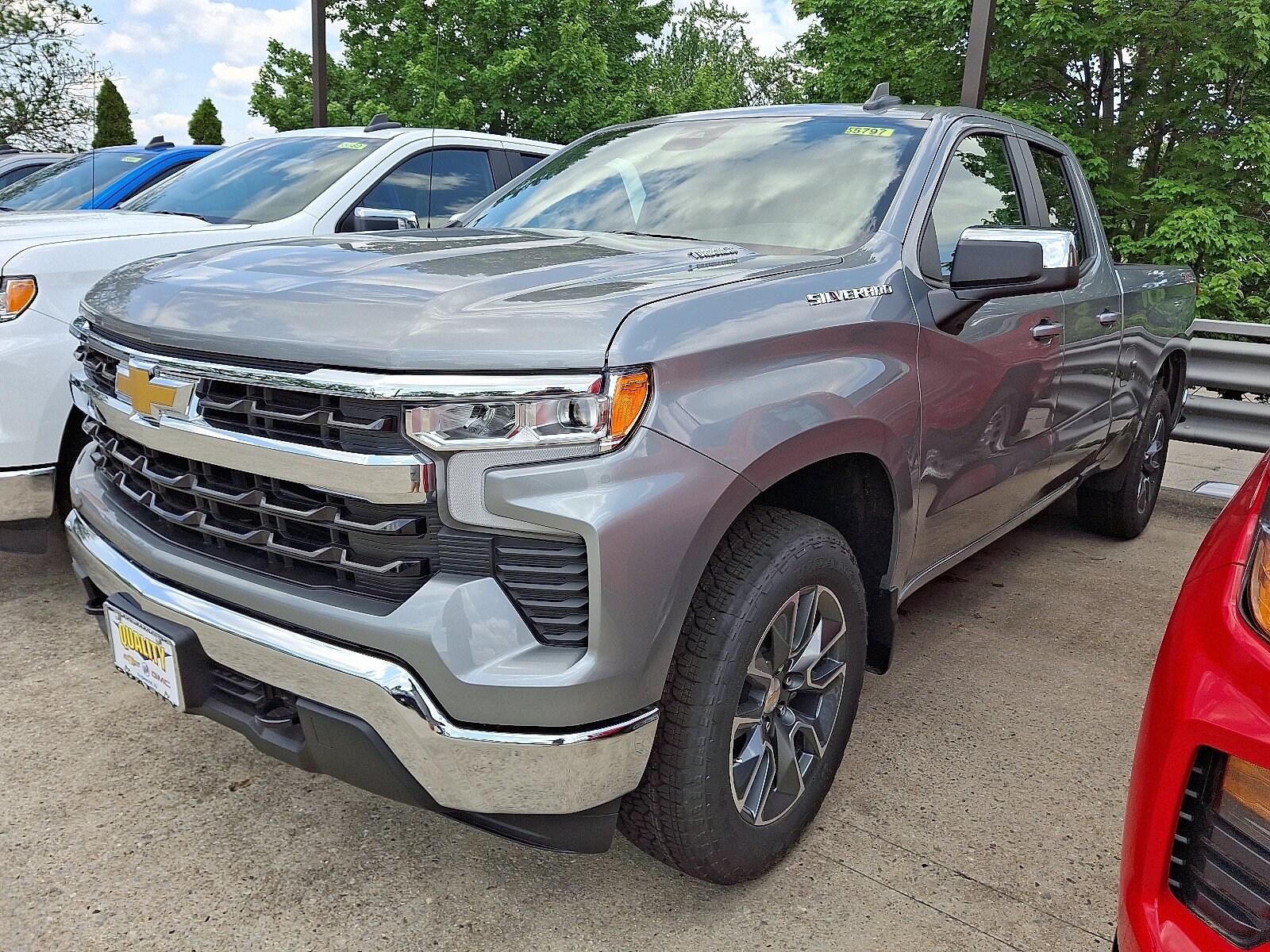 2025 Chevrolet Silverado 1500 LT photo 2