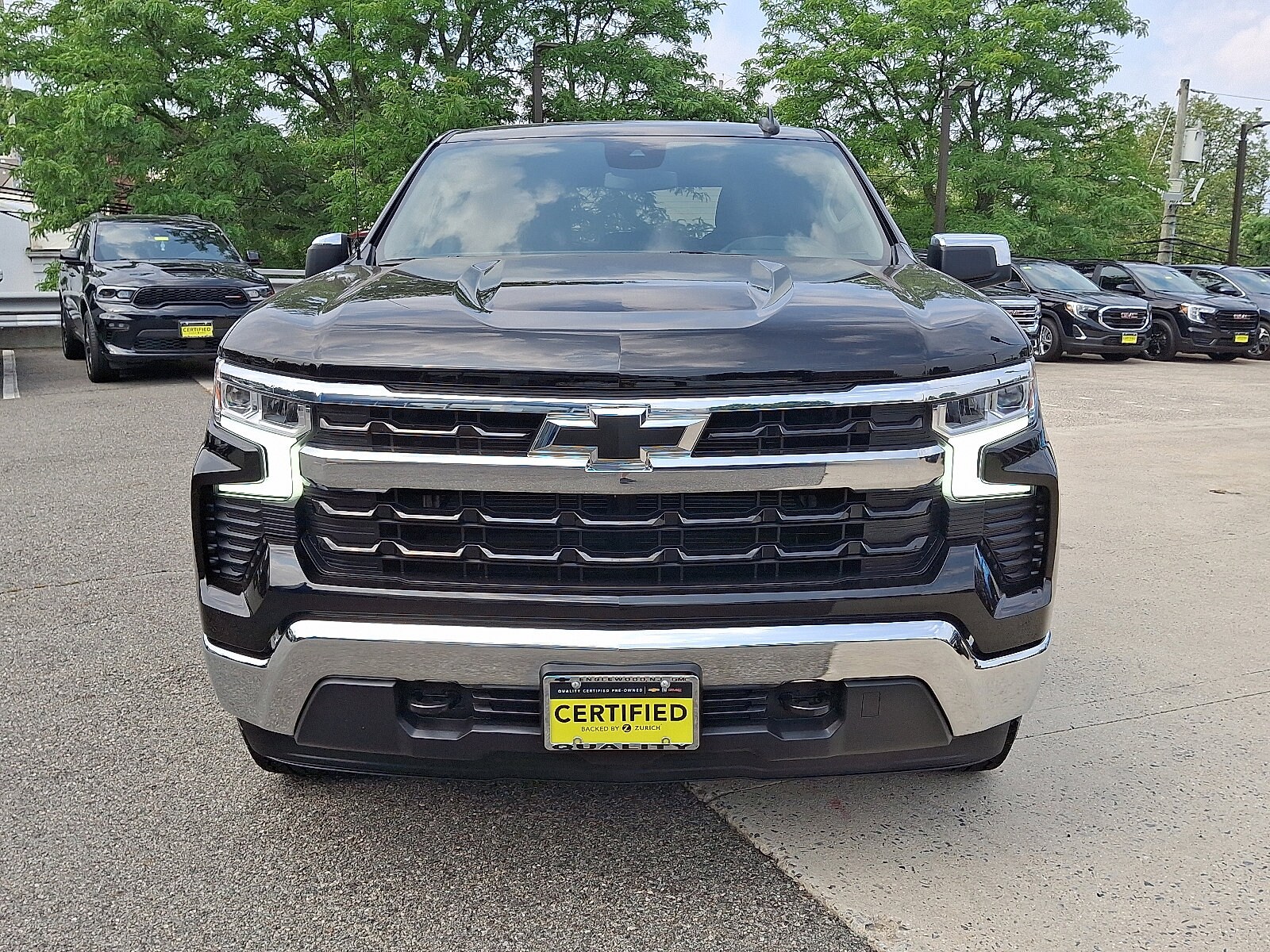 2024 Chevrolet Silverado 1500 LT photo 2
