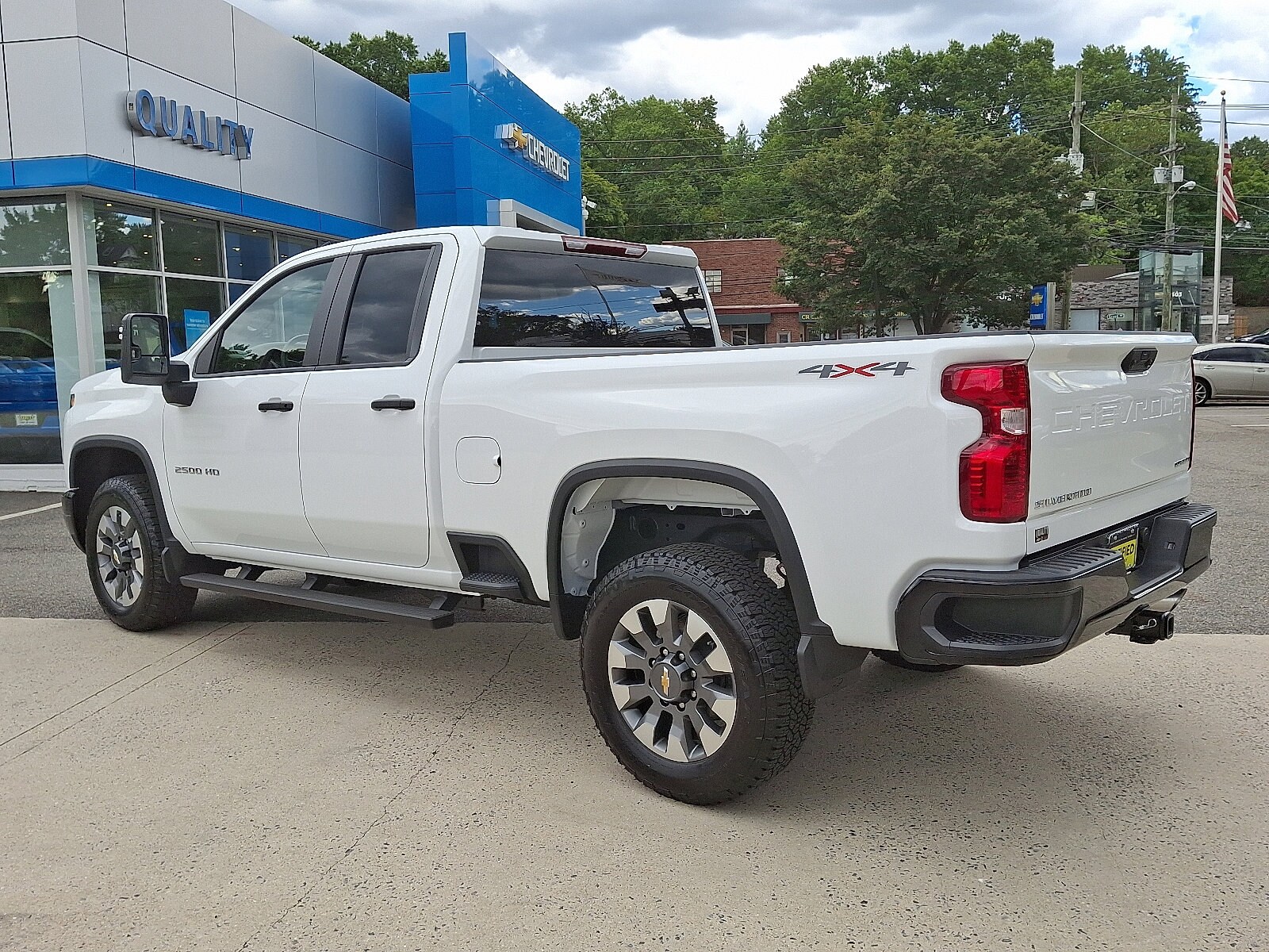 2025 Chevrolet Silverado 2500HD Custom photo 3