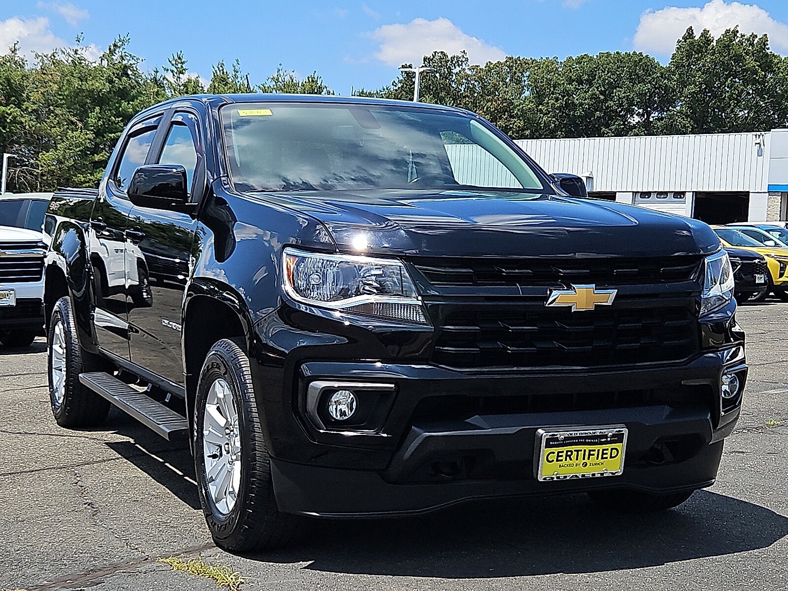 2022 Chevrolet Colorado LT photo 2