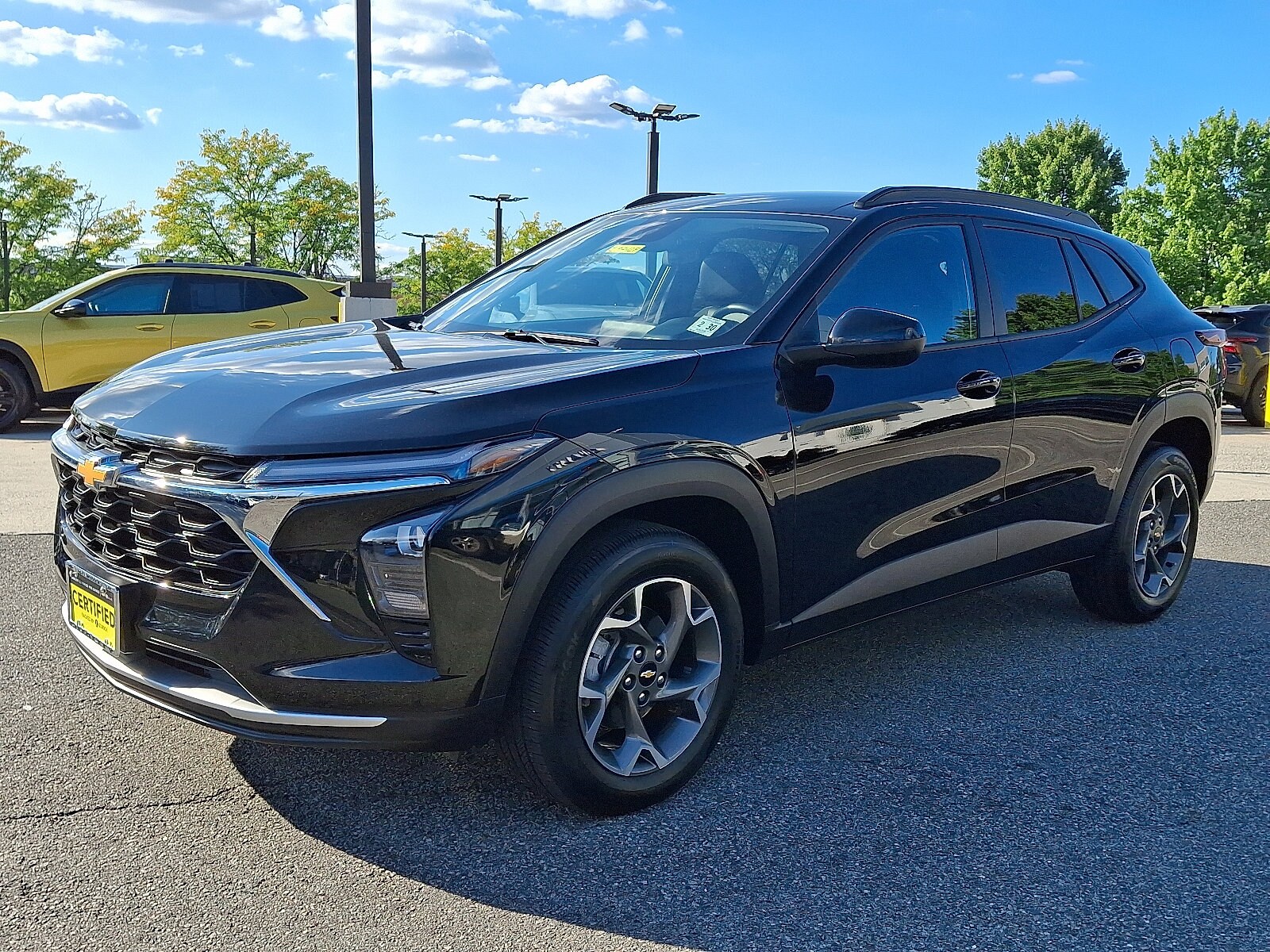 2025 Chevrolet Trax LT photo 2
