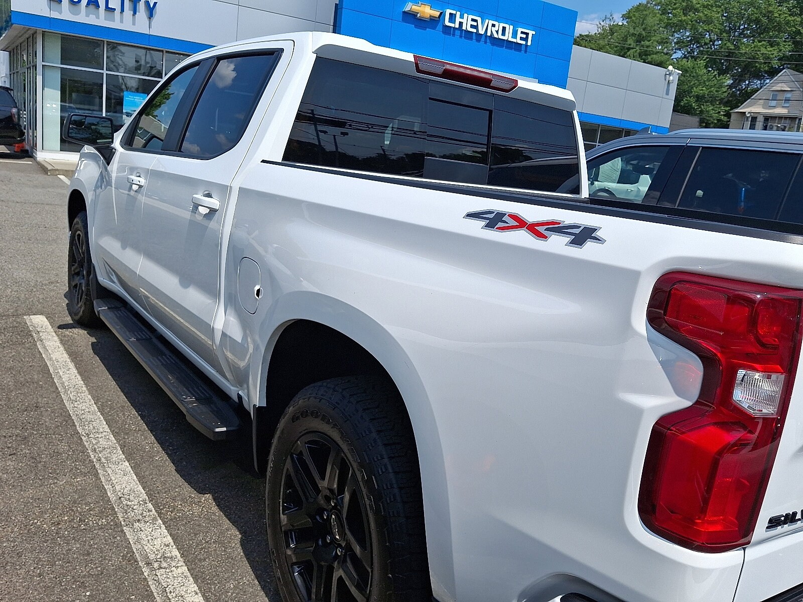 2025 Chevrolet Silverado 1500 RST photo 2