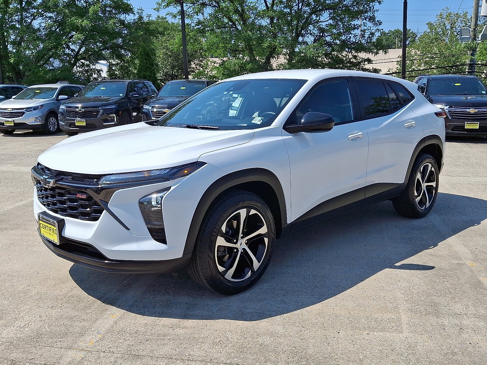 2024 Chevrolet Trax photo 2