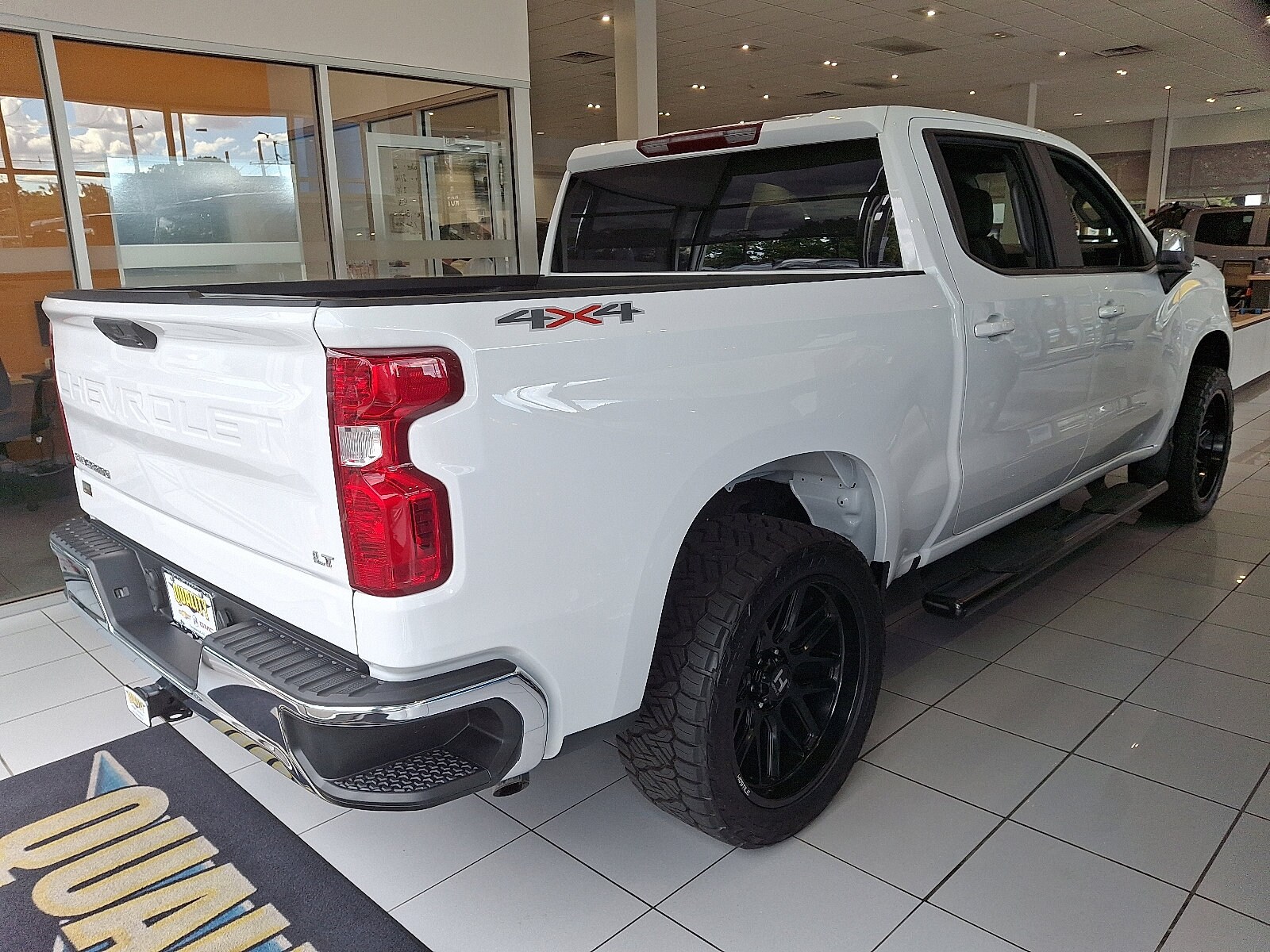 2025 Chevrolet Silverado 1500 LT photo 4