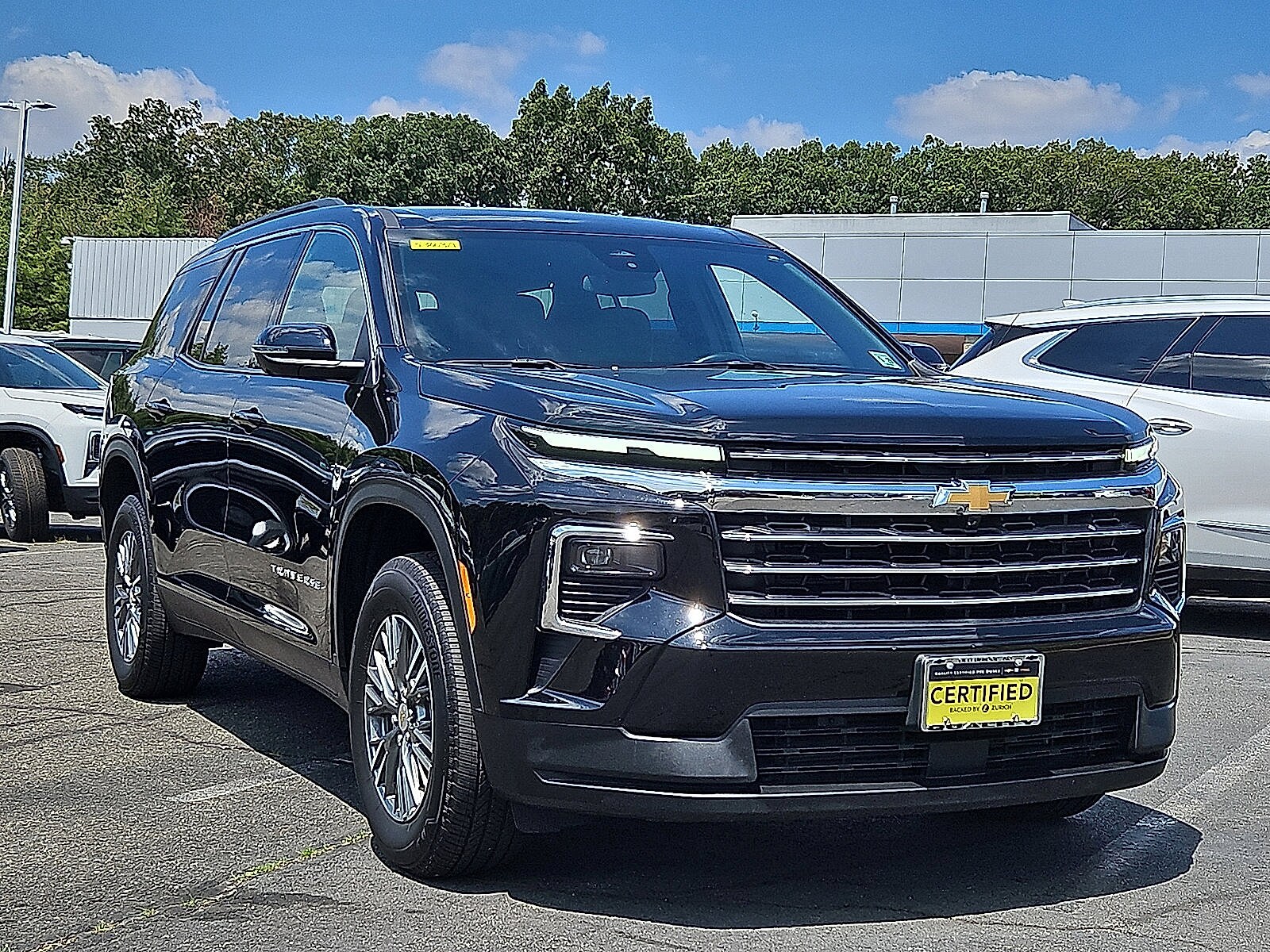 2024 Chevrolet Traverse photo 2