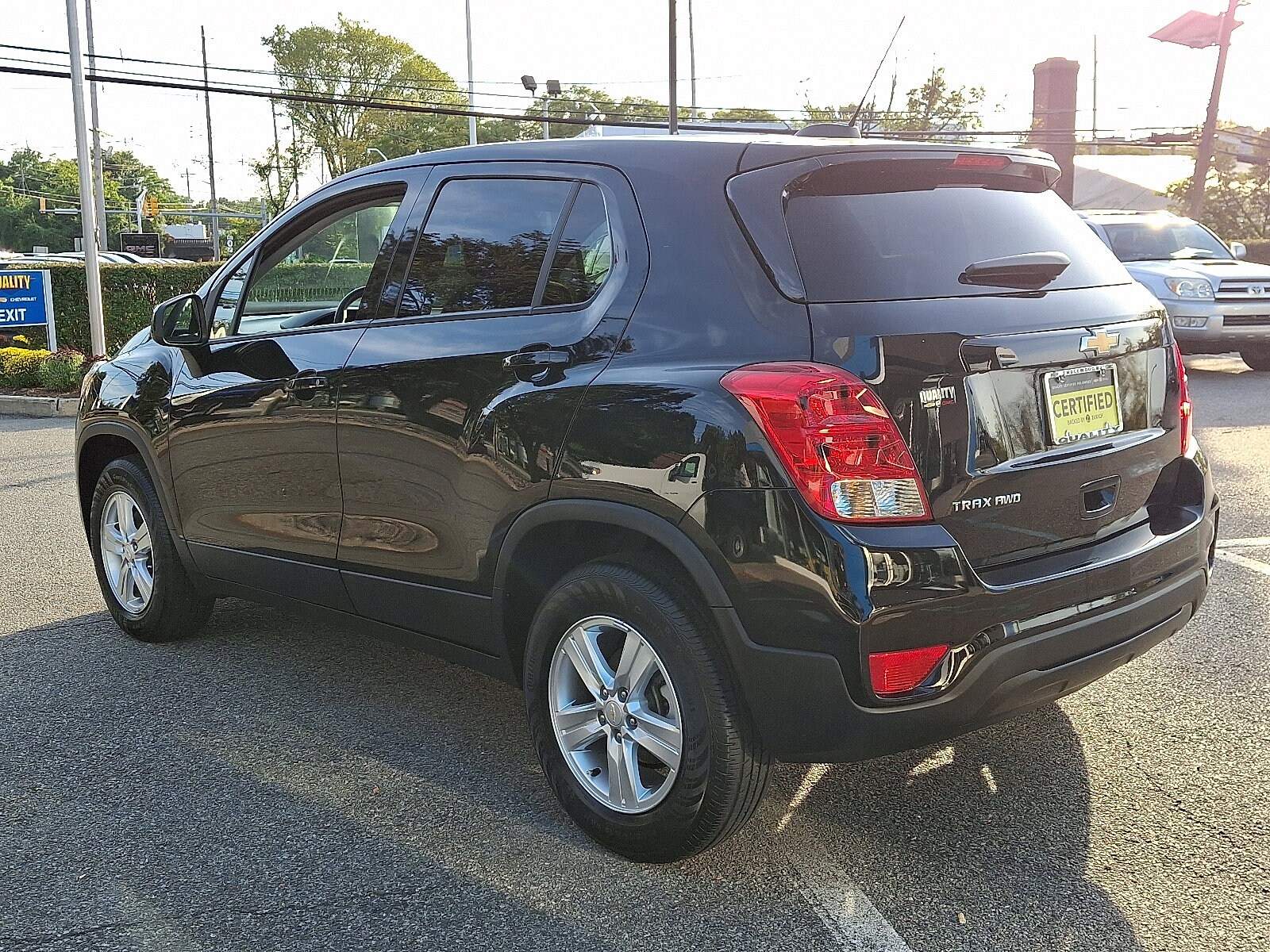 2022 Chevrolet Trax LS photo 2