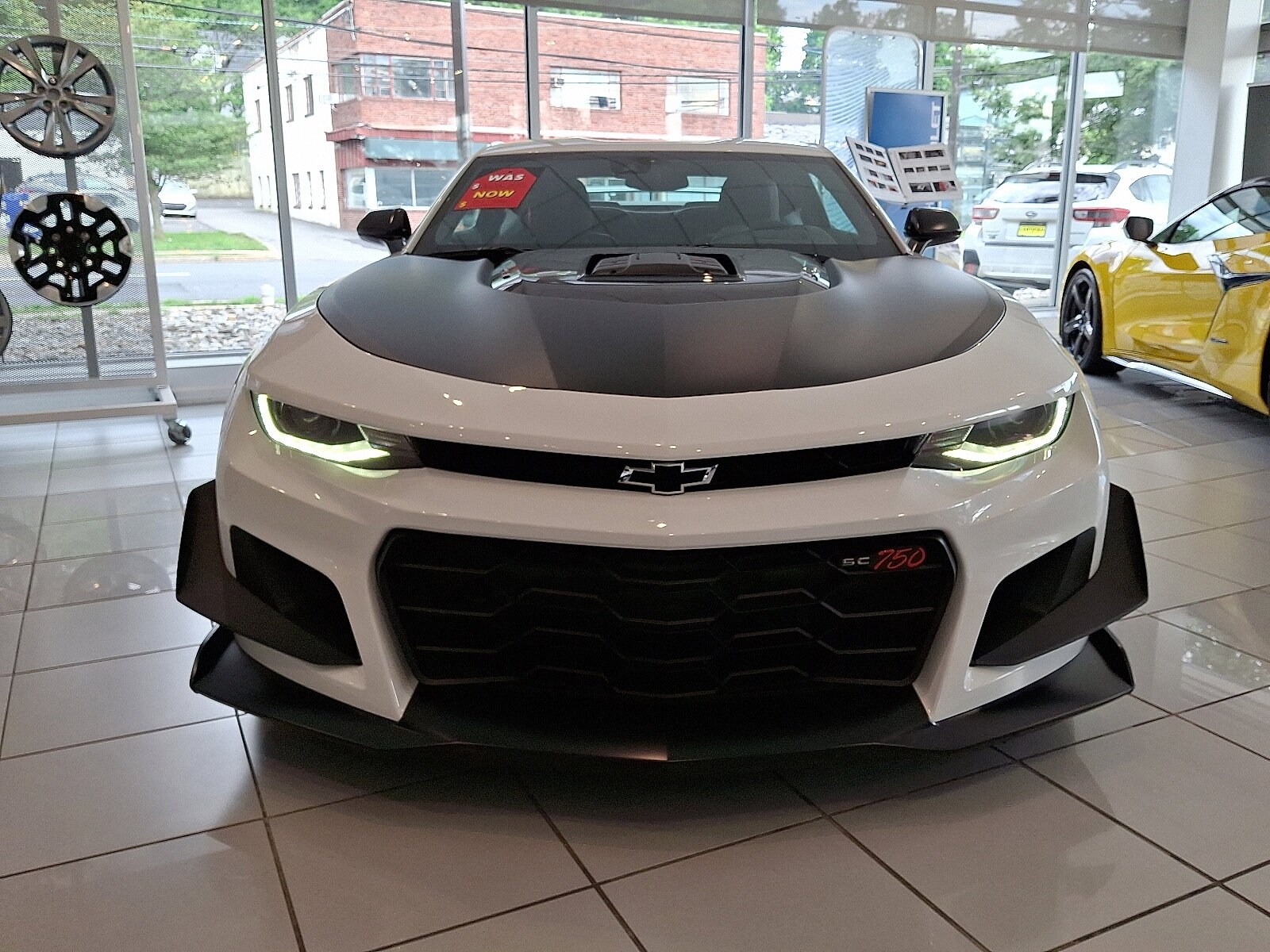 2019 Chevrolet Camaro ZL1 photo 2