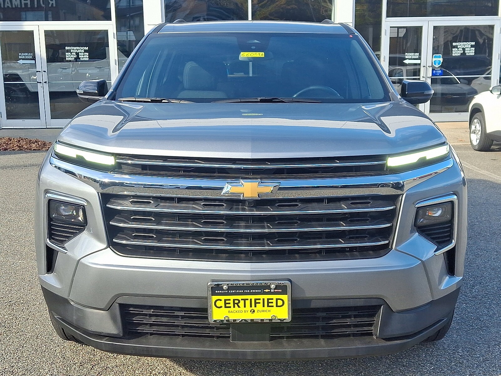 2025 Chevrolet Traverse photo 2