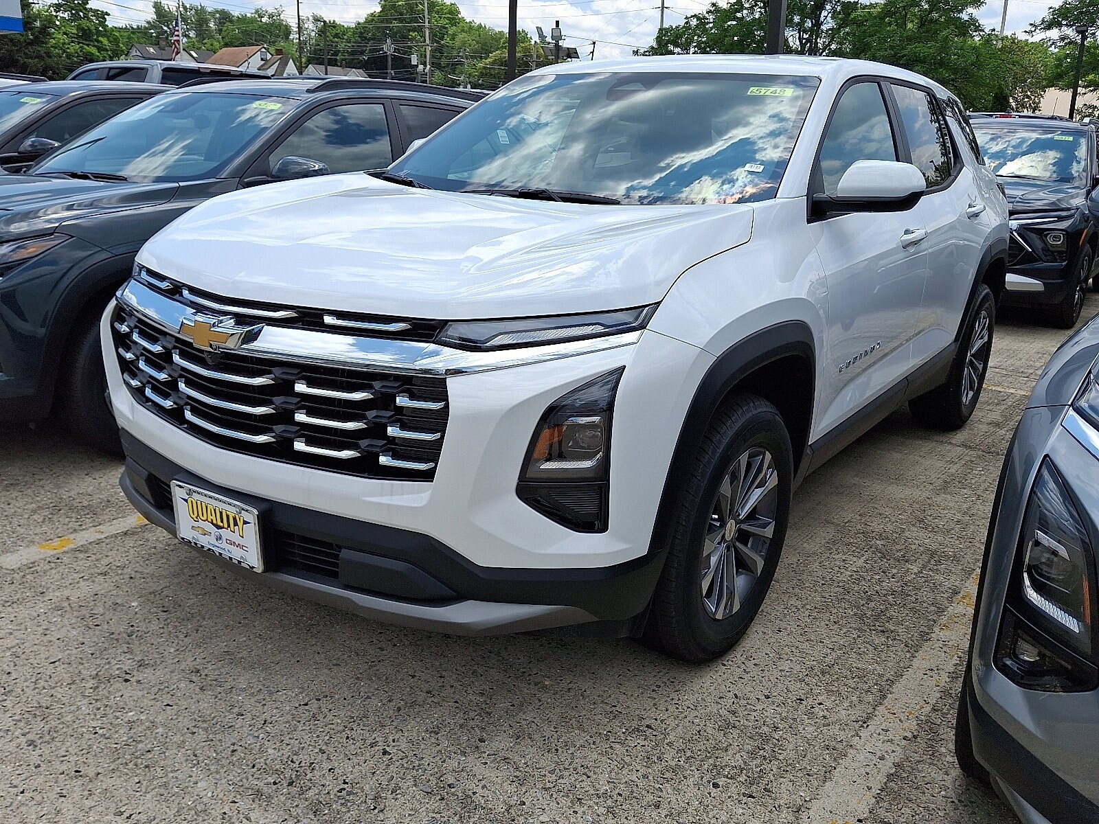 2026 Chevrolet Equinox LT photo 2