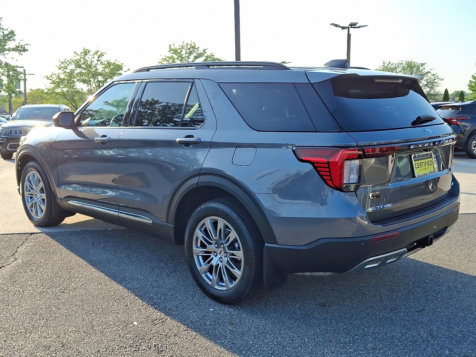 2025 Ford Explorer photo 4