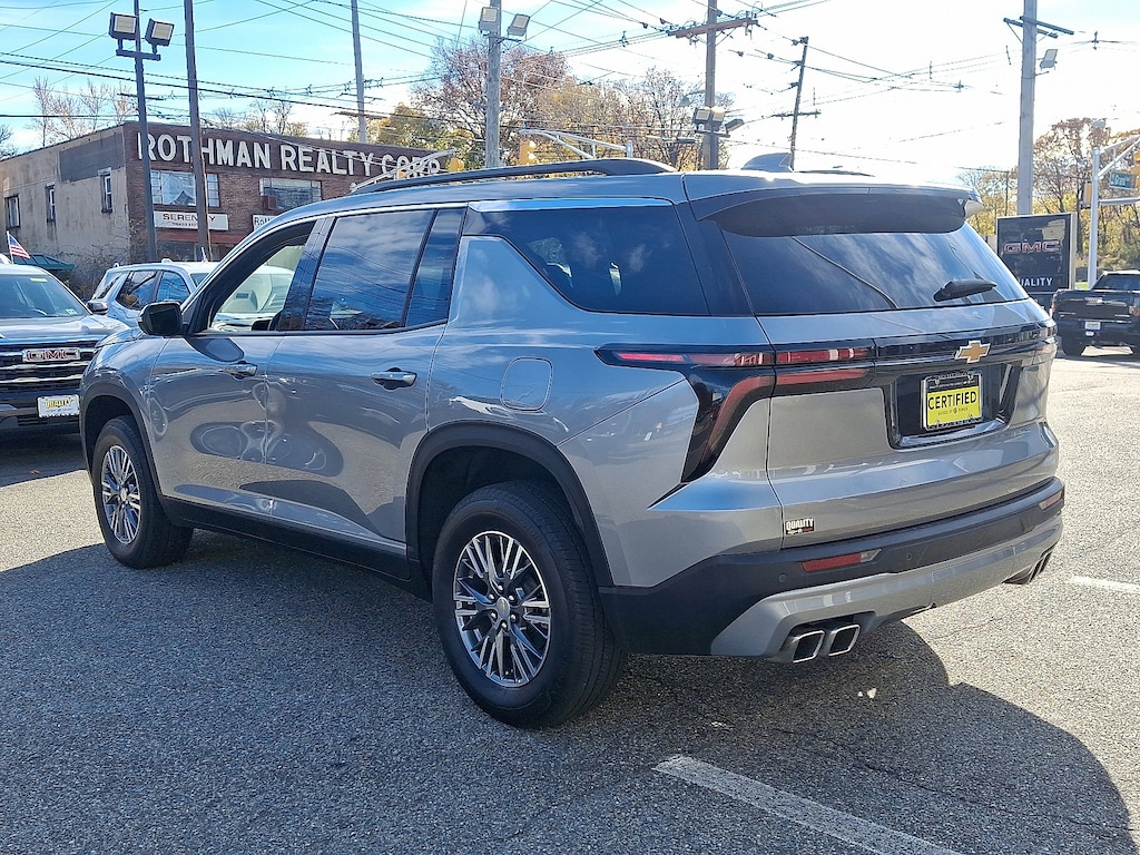 Used 2025 Chevrolet Traverse LT SUV