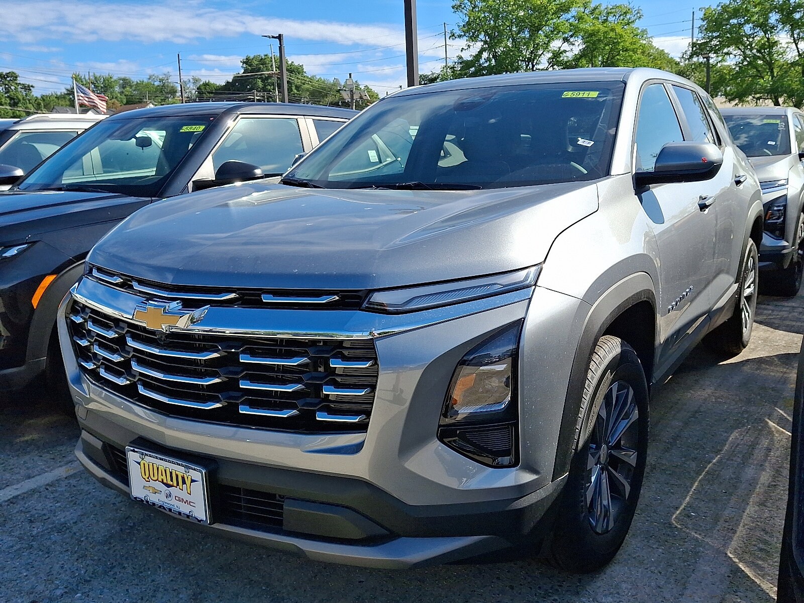 2026 Chevrolet Equinox LT photo 2