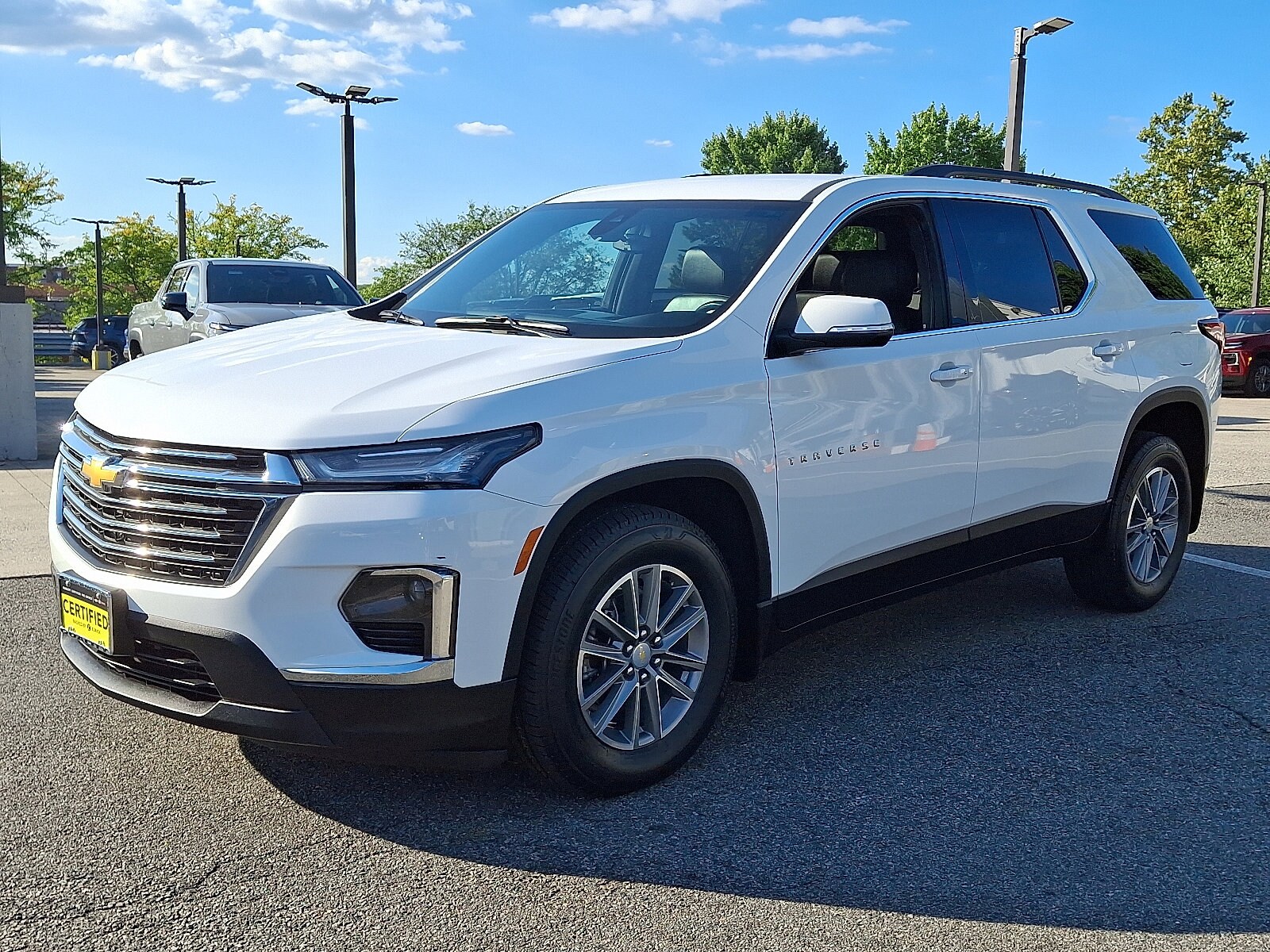 2022 Chevrolet Traverse Leather photo 2