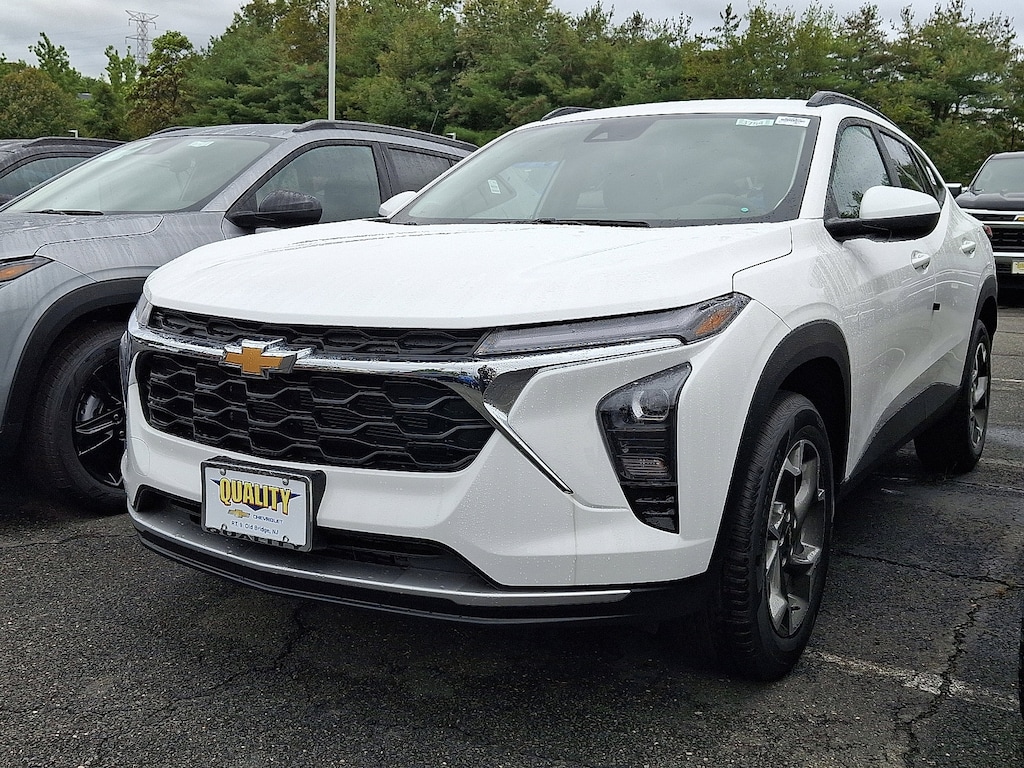 New 2025 Chevrolet Trax LT SUV