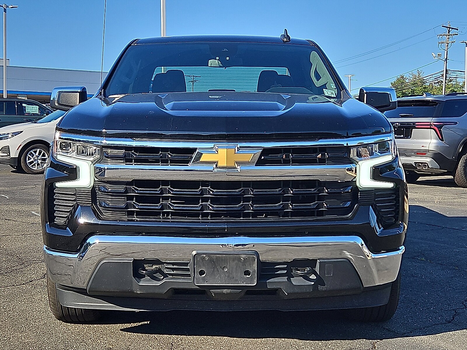 2023 Chevrolet Silverado 1500 LT photo 2