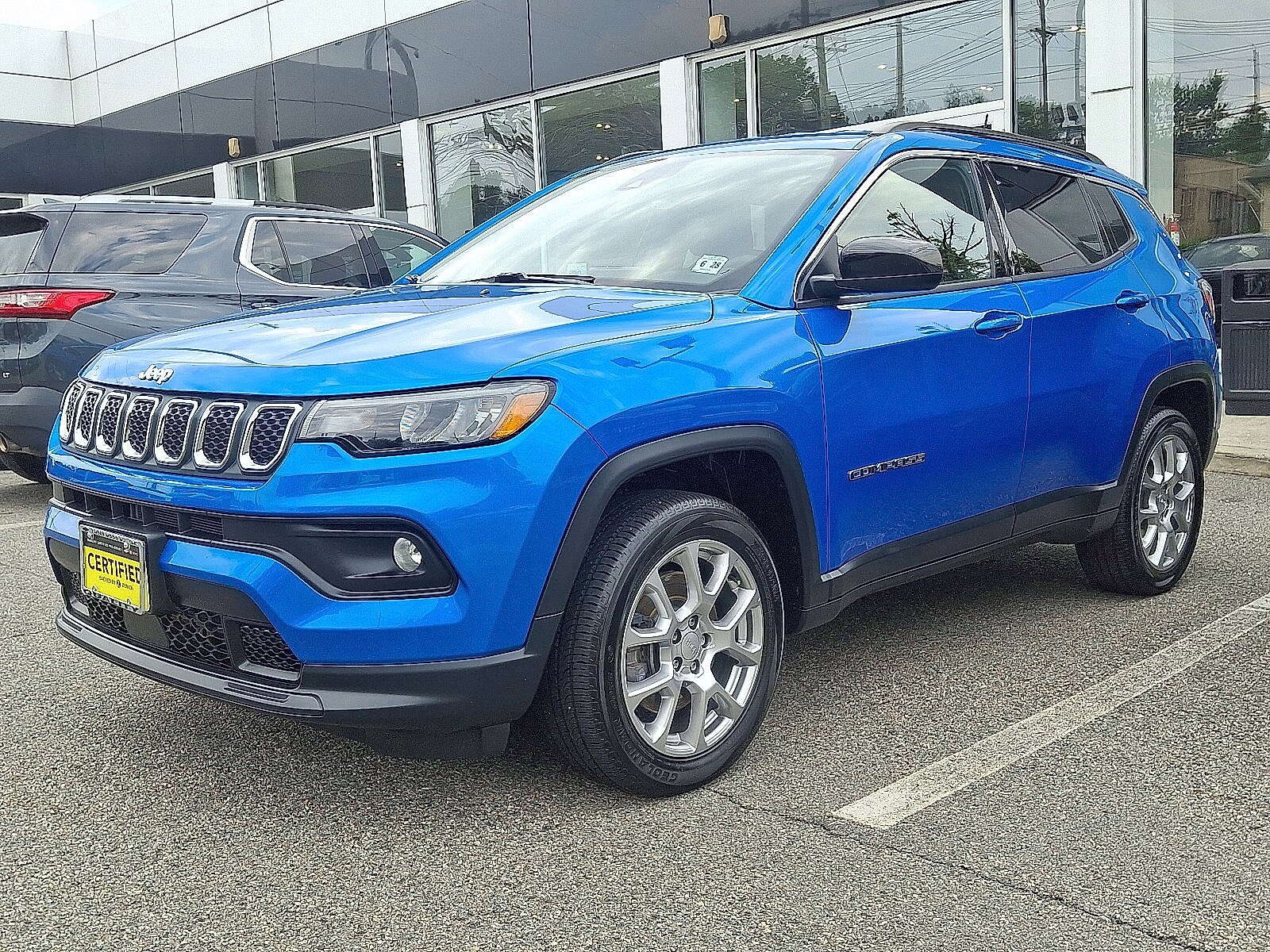 2023 Jeep Compass Latitude Lux photo 3