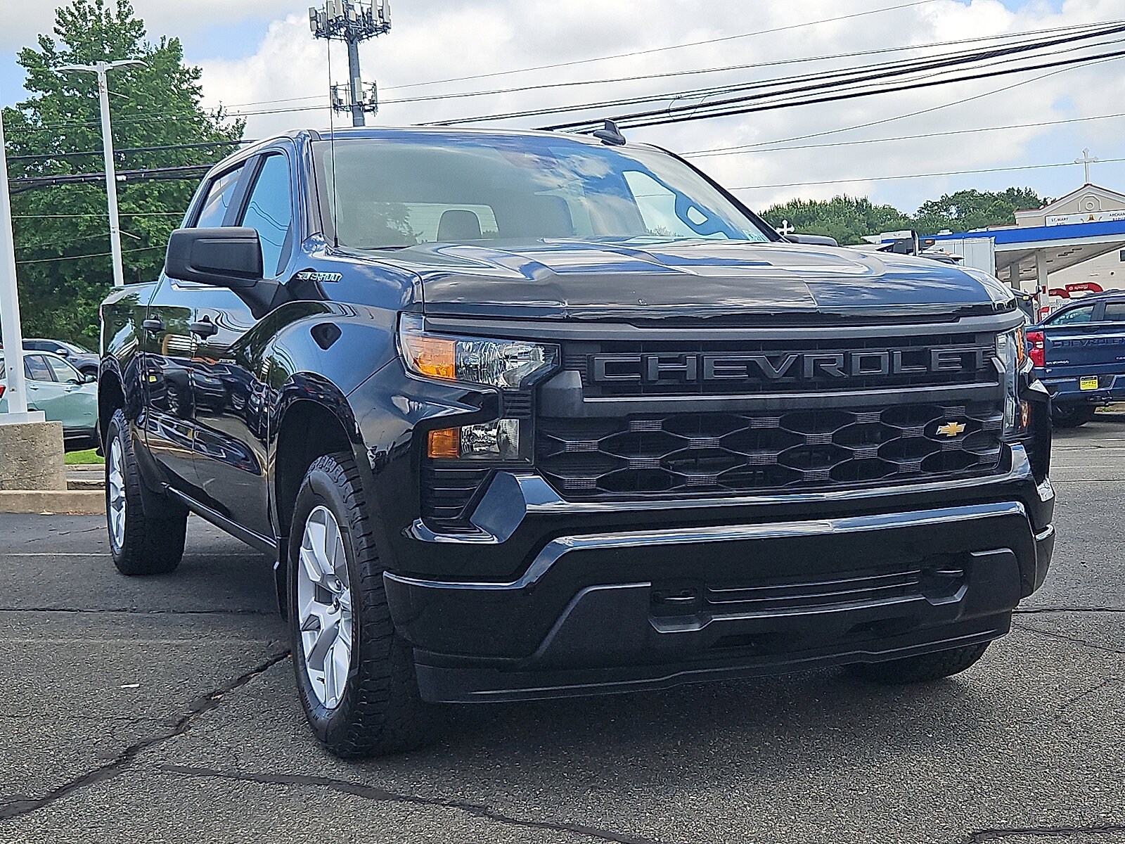 2022 Chevrolet Silverado 1500 Custom photo 2