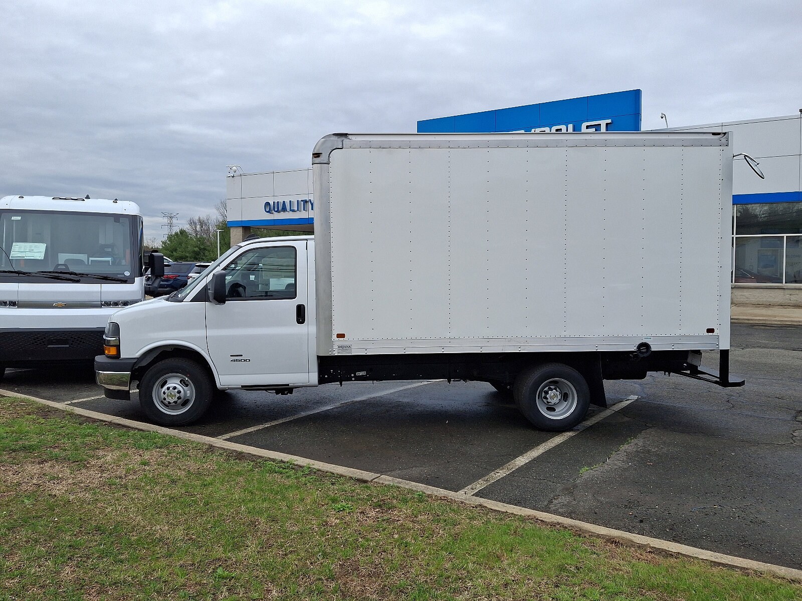 2024 Chevrolet Express Cutaway Van photo 4