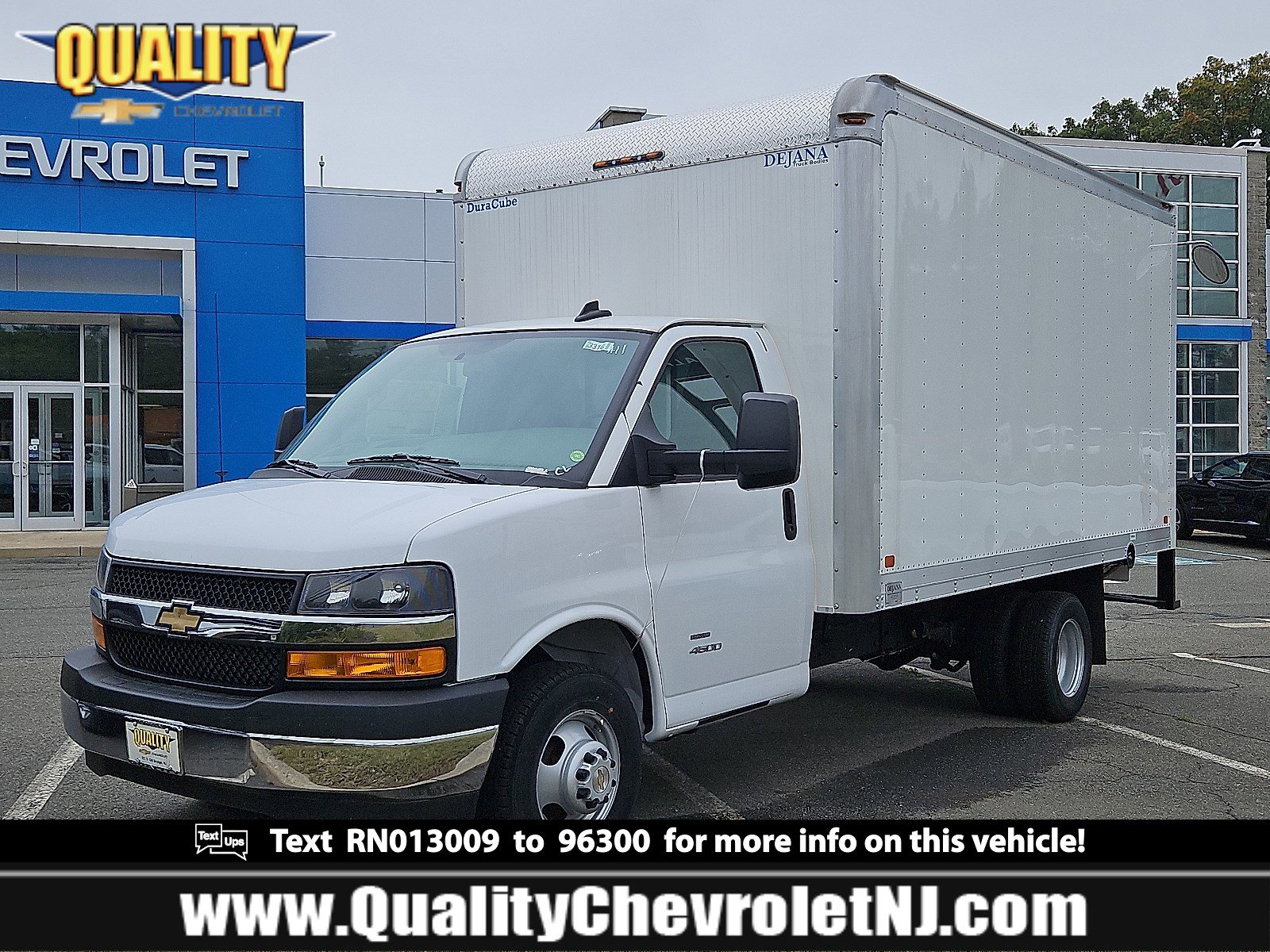 2024 Chevrolet Express Cutaway Base's photo