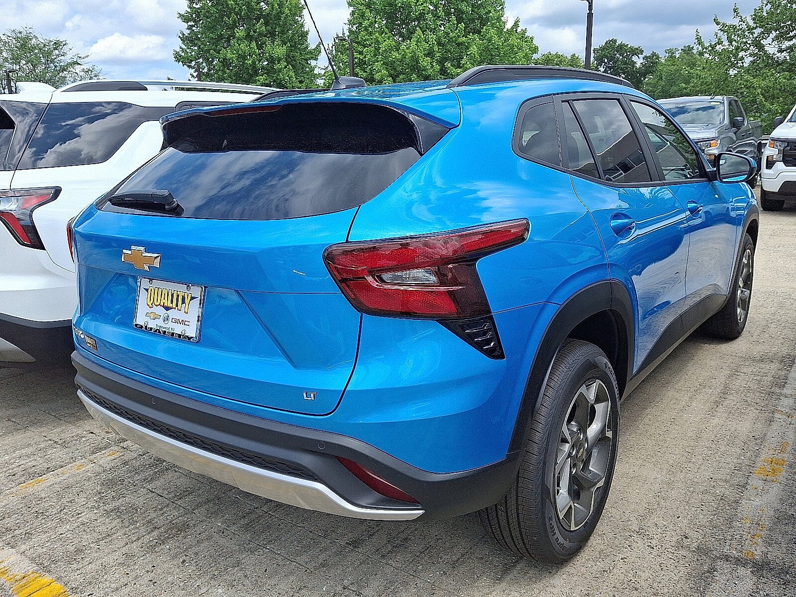 2025 Chevrolet Trax LT photo 4