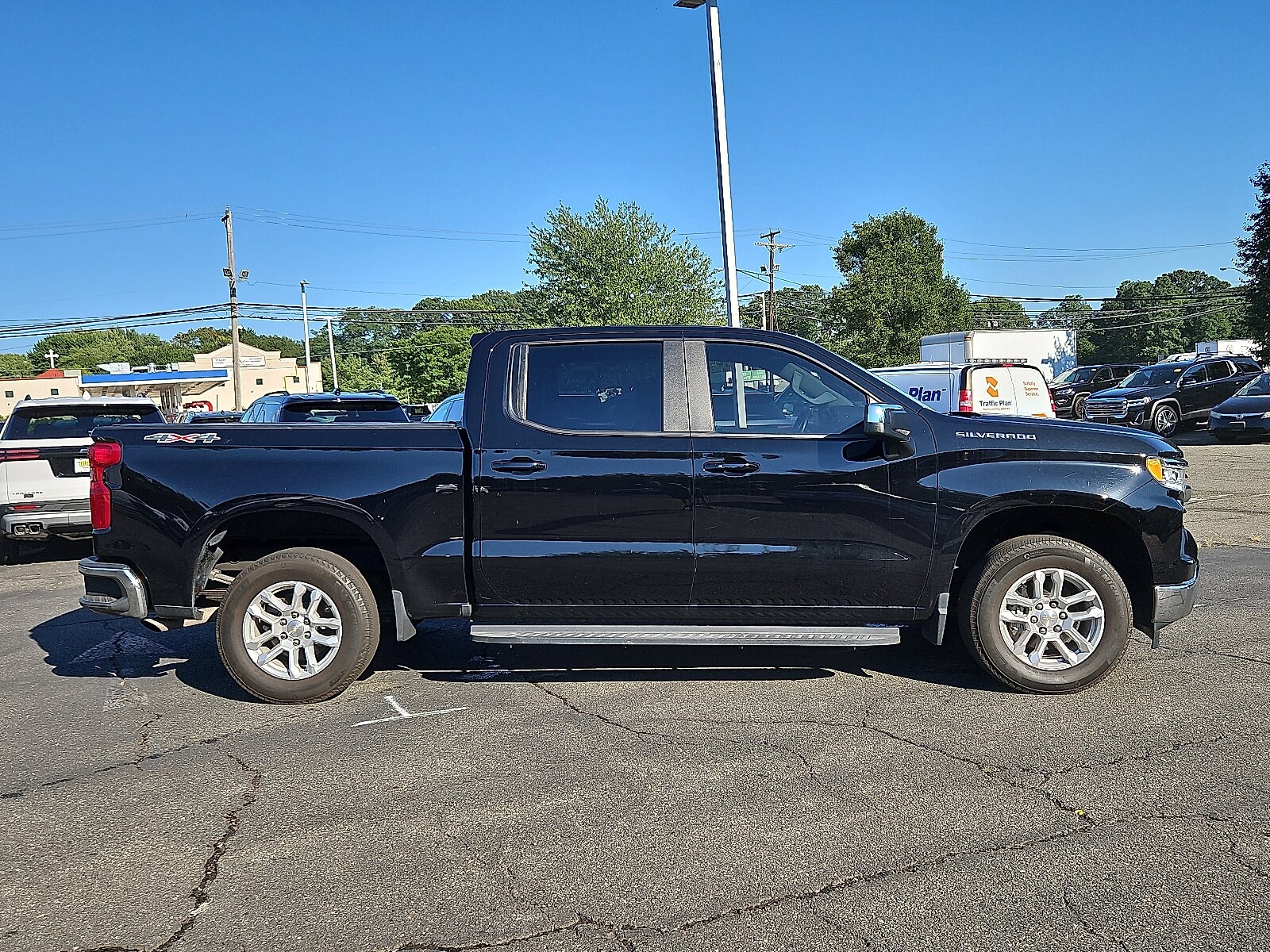 2023 Chevrolet Silverado 1500 LT photo 3