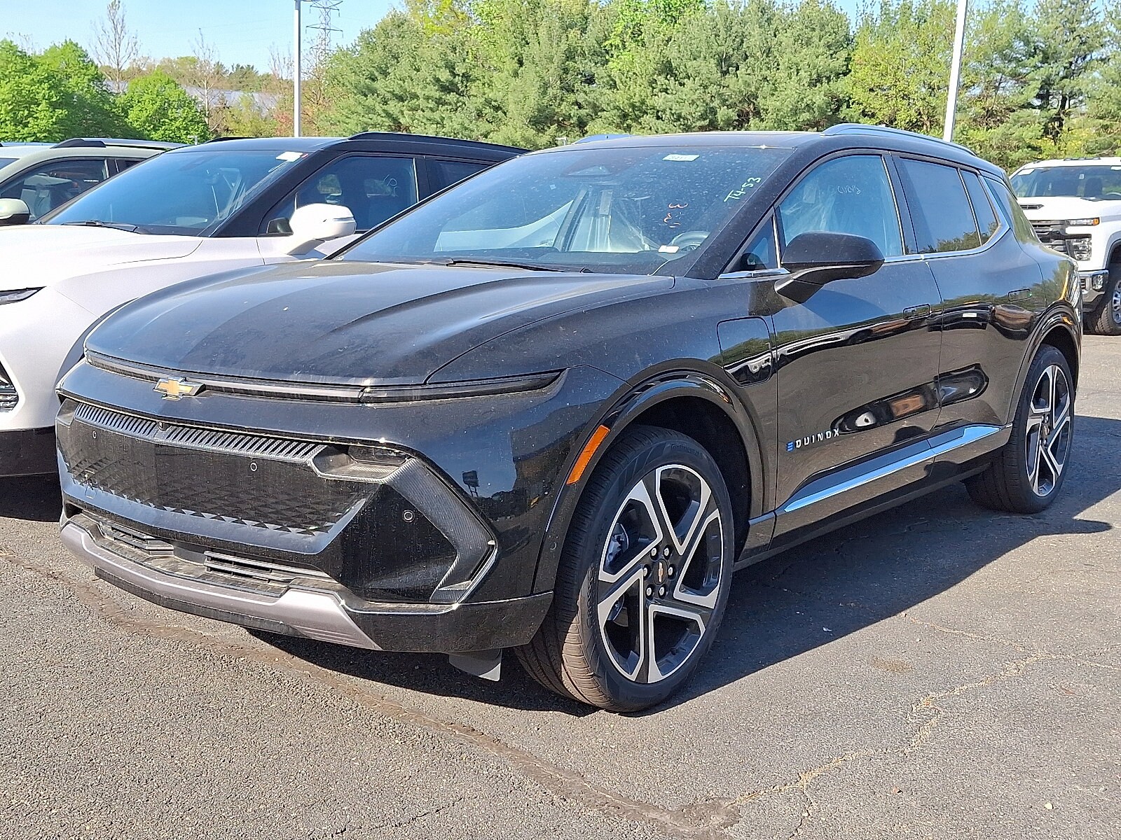 2025 Chevrolet Equinox EV 1LT photo 3