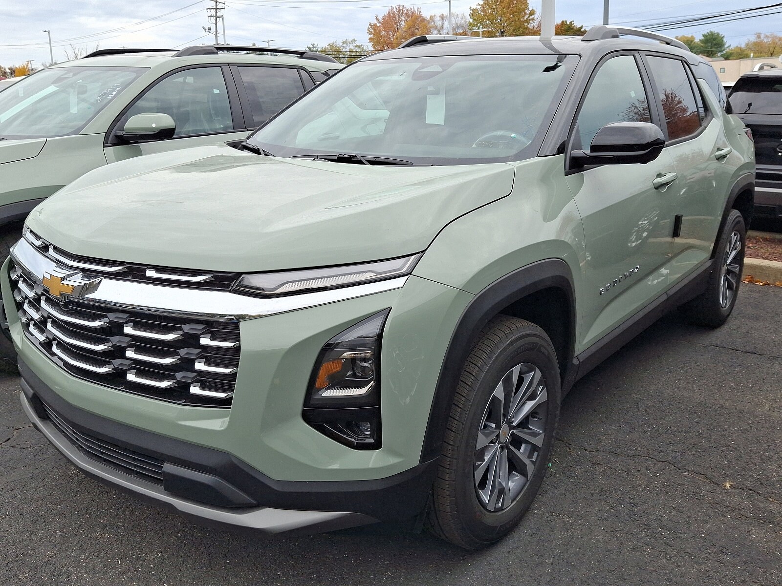 2025 Chevrolet Equinox LT photo 3