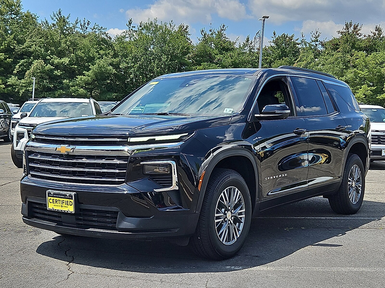 2024 Chevrolet Traverse photo 3