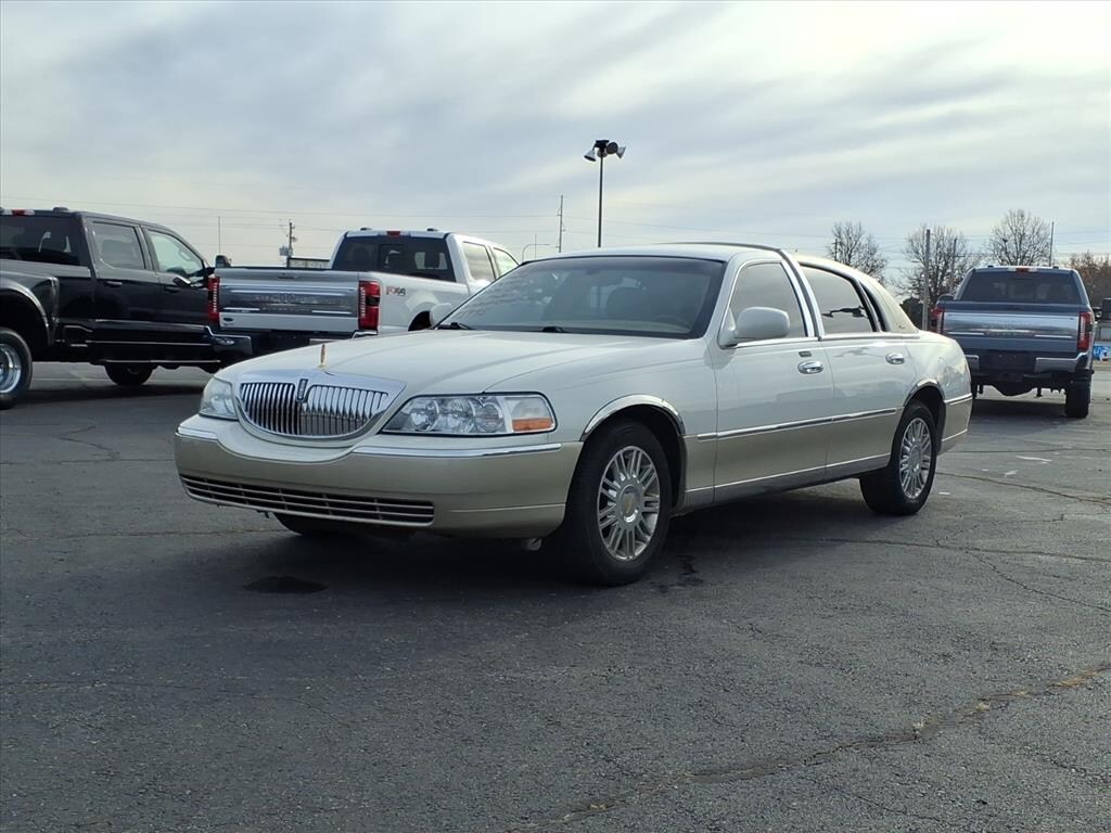 Used 2006 Lincoln Town Car Designer Series Sedan