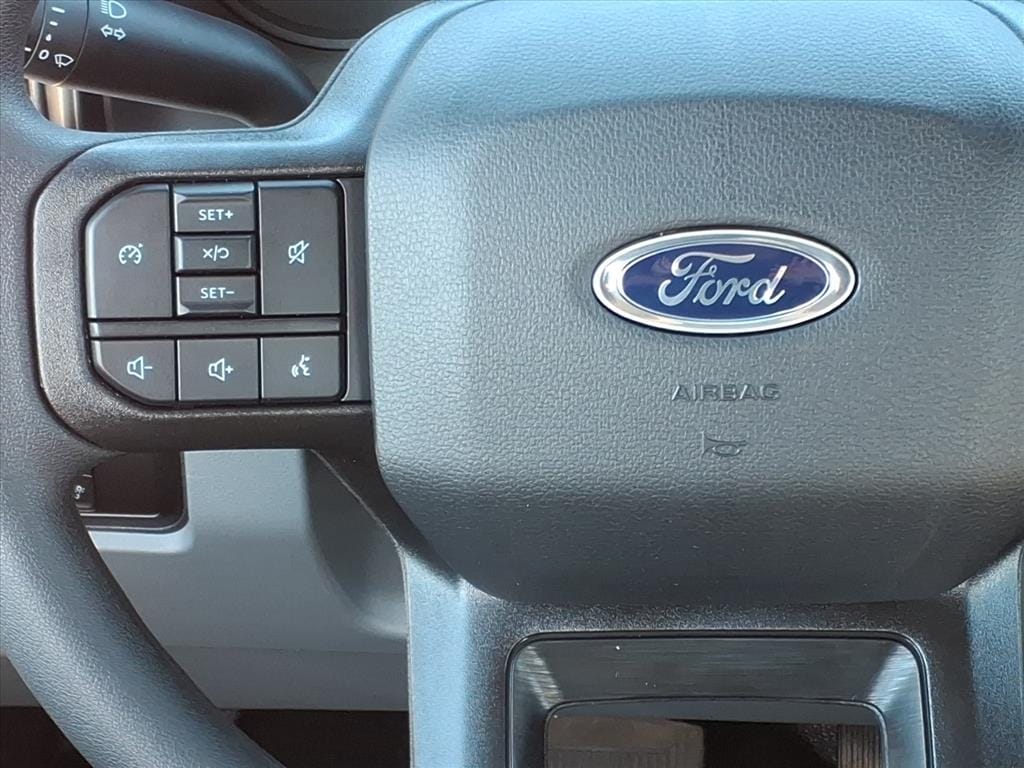 2026 Ford F-350 Super Duty Chassis Cab XL - Photo 6