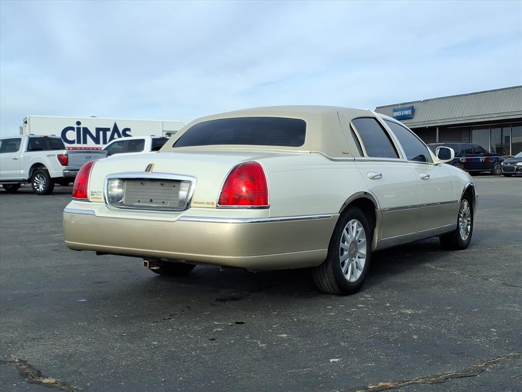 Used 2006 Lincoln Town Car Designer Series Sedan