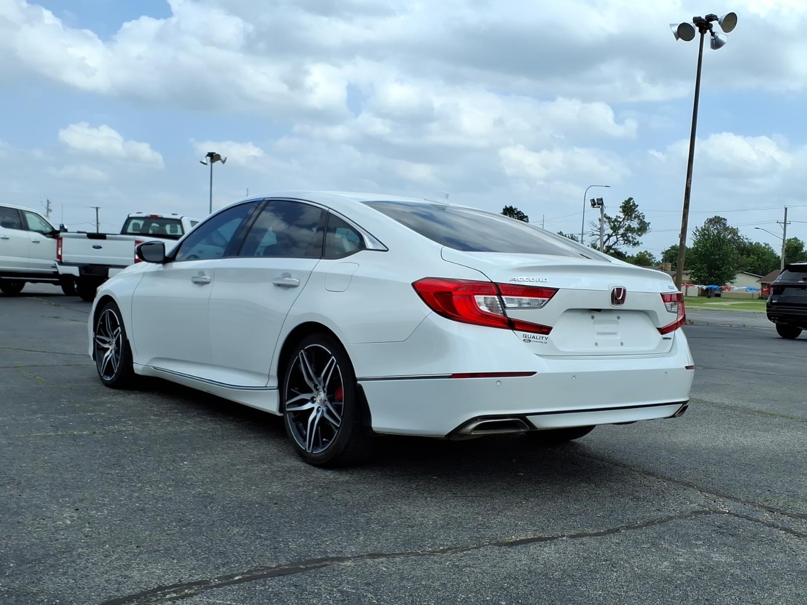 2021 Honda Accord Touring - Photo 3