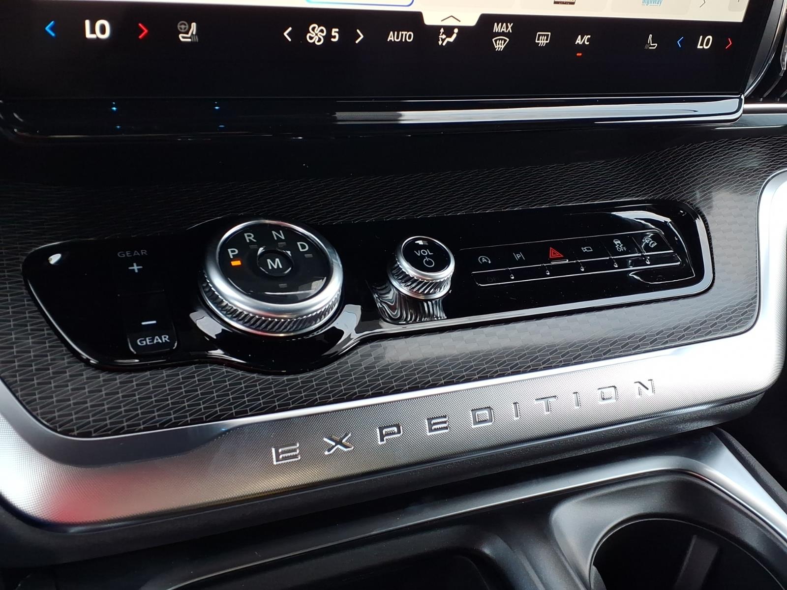 2026 Ford Expedition MAX Platinum - Photo 11