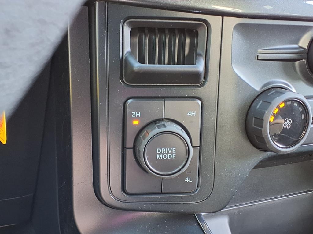 2025 Ford F-150 STX photo 4
