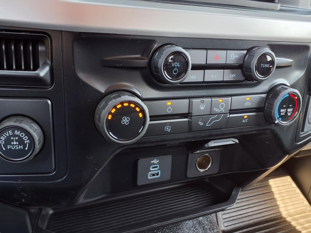 2025 Ford F-250 XL photo 4