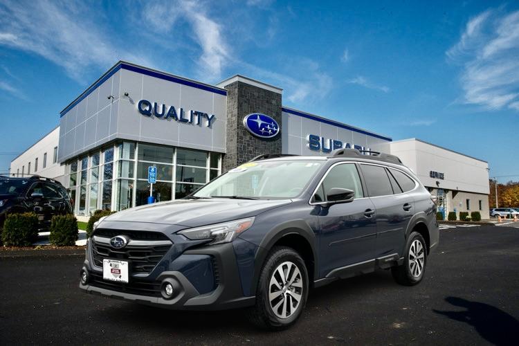 2025 Subaru Outback Premium's photo