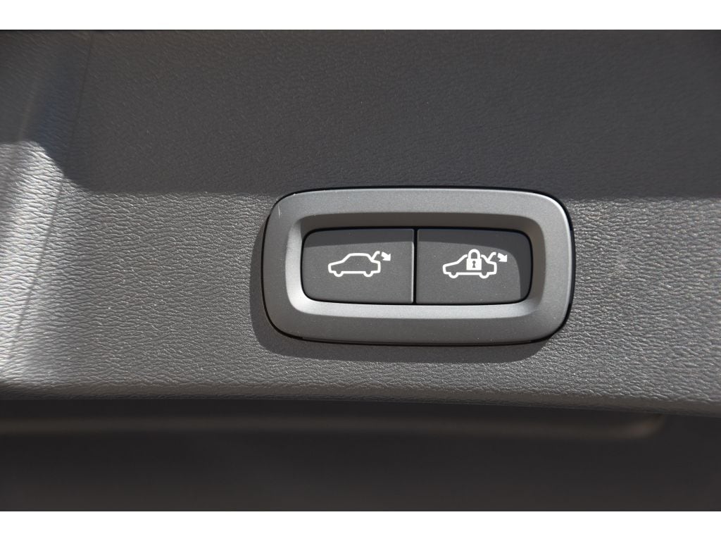 2026 Volvo XC40 Plus - Photo 24