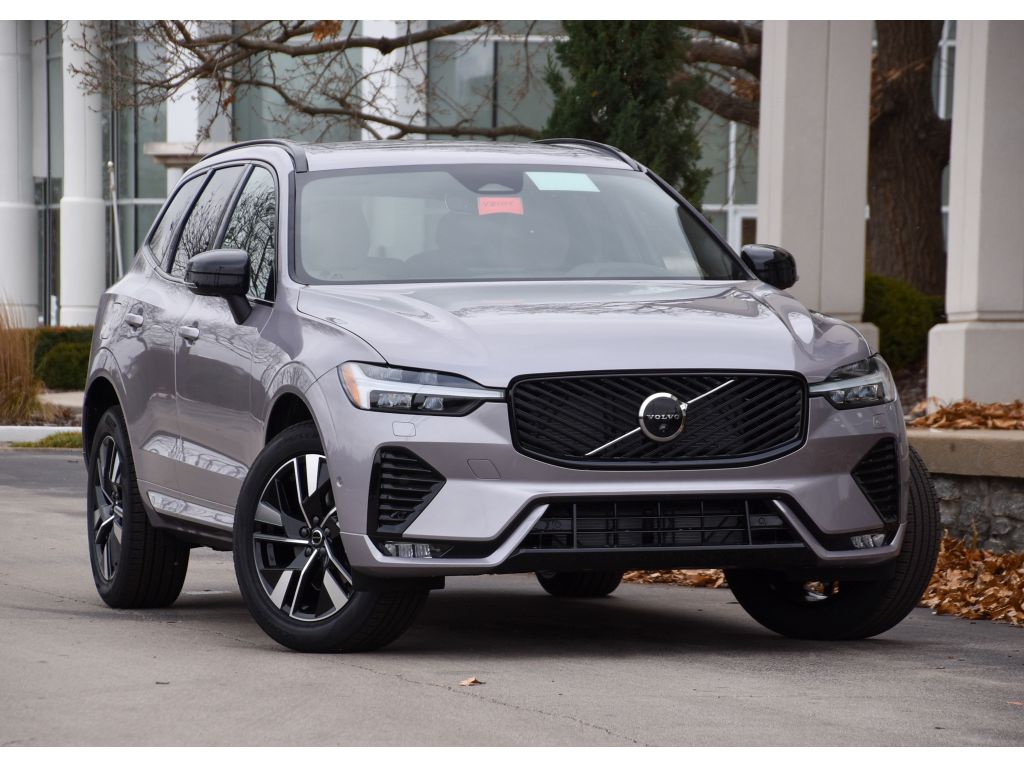 2026 Volvo XC60 Plus's photo