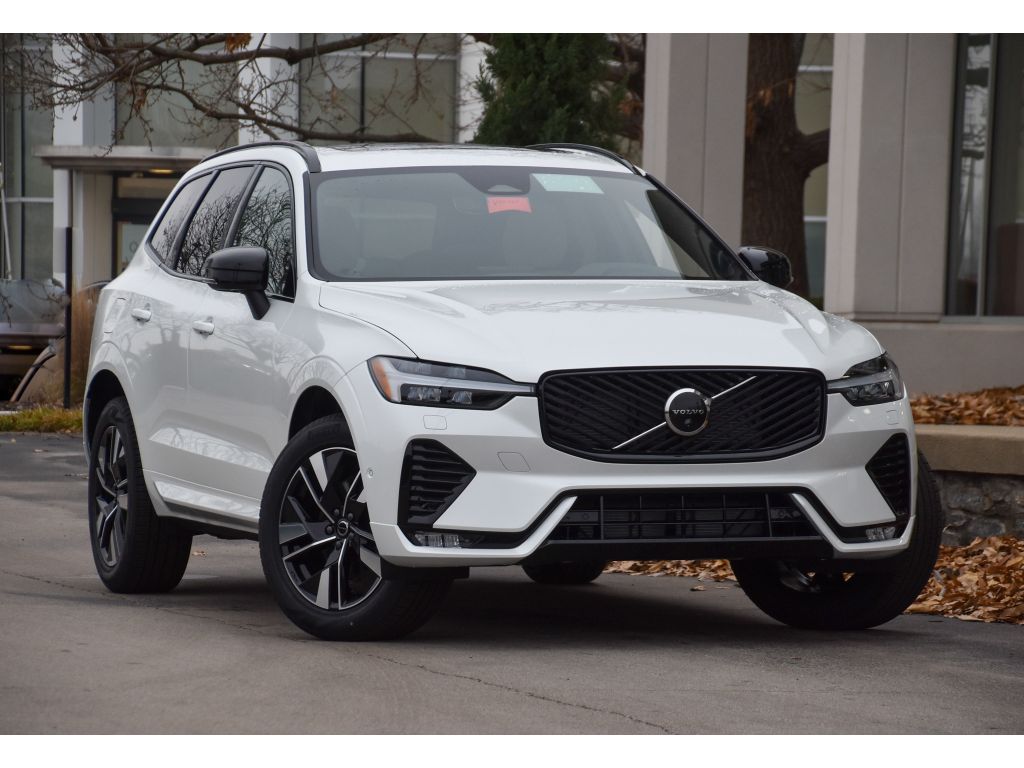 2026 Volvo XC60 Plus's photo