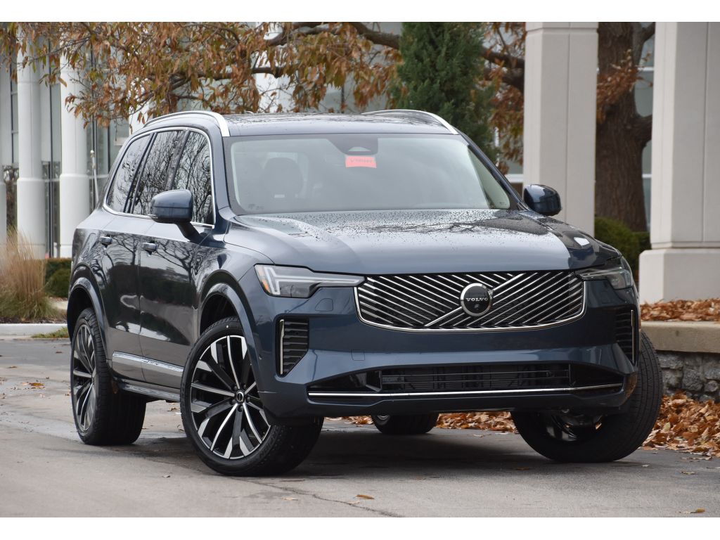 2026 Volvo XC90 Plus's photo