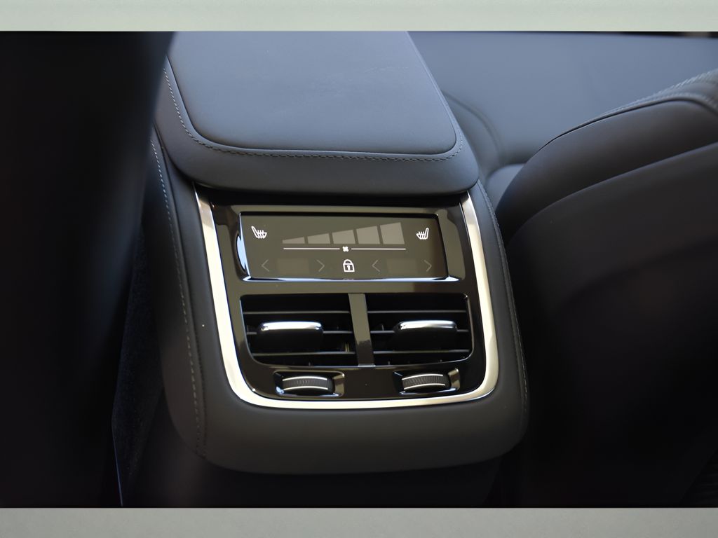 2026 Volvo XC90 Plus - Photo 16
