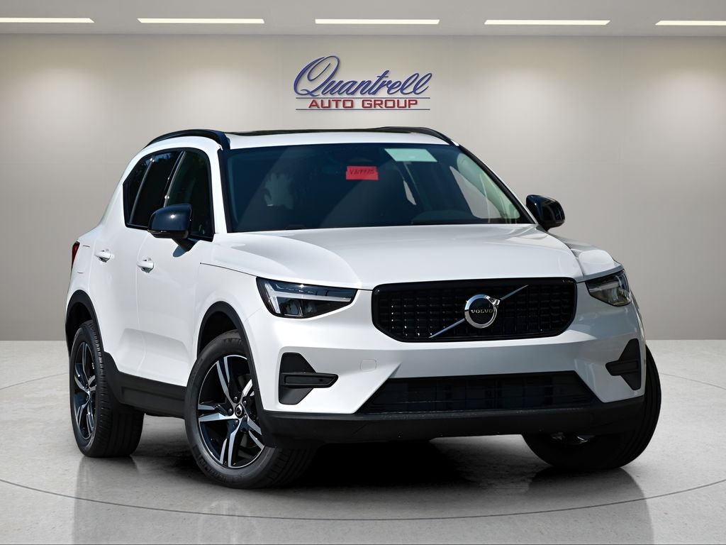 Used 2026 Volvo XC40 B5 Core SUV