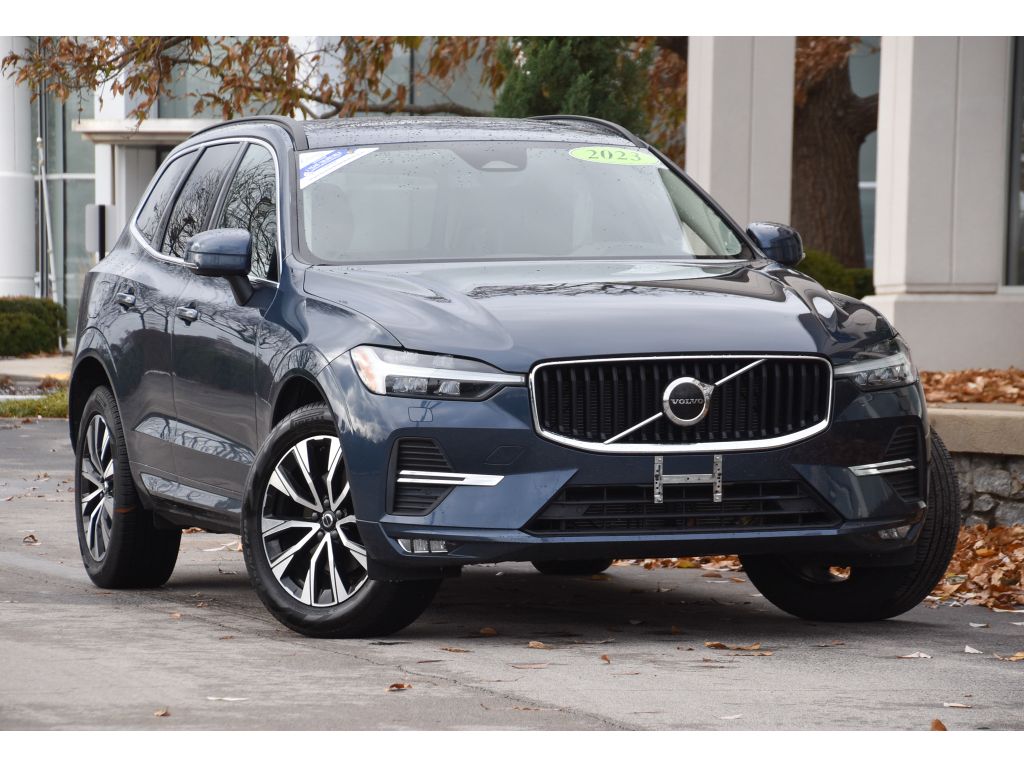 2023 Volvo XC60 Core's photo