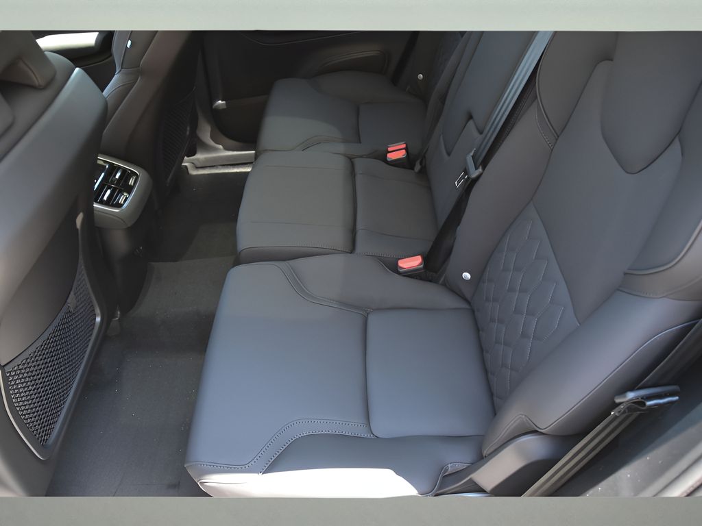 2026 Volvo XC90 Plus - Photo 14